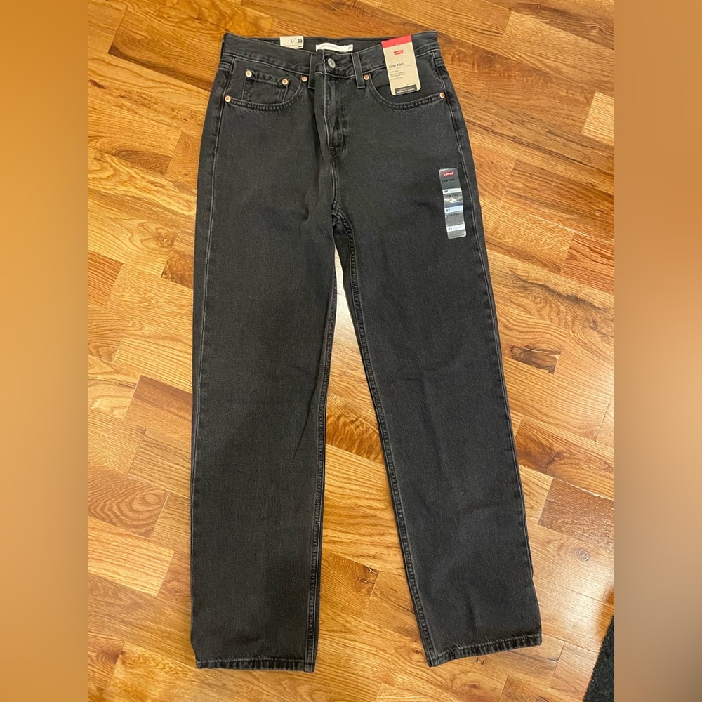 Levi’s low pro straight leg - Size 27 - Tags on, never worn
